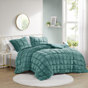 Fall into the plush softness of the puffy velvet comforter set