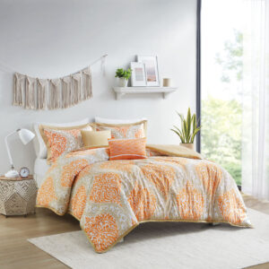 Make a statement in your bedroom with Intelligent Design’s Senna Comforter Set. Flaunting a large damask print