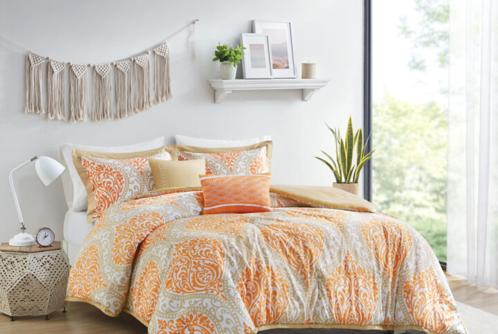 Make a statement in your bedroom with Intelligent Design’s Senna Comforter Set. Flaunting a large damask print