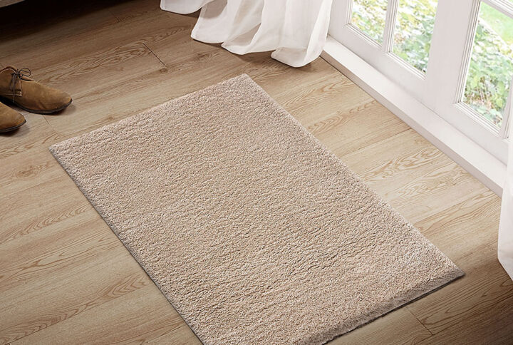 The Madison Park Camdyn Super Soft Polyester Shag Area Rug offers a chic modern addition to your living space. This solid cream shag area rug flaunts a super soft