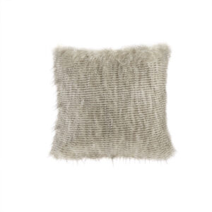 creating a beautiful and rich texture. A solid mink reverse adds another layer of lush softness