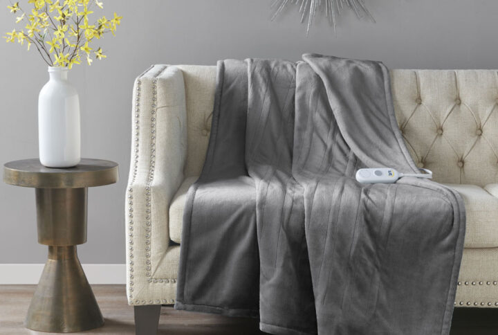 The Serta Plush Heated Throw offers incredible comfort and warmth to keep you extra cozy while relaxing on your sofa. This ultra-soft plush heated throw features a controller with 5 heat settings