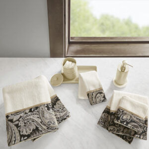 Add a sophisticated style to your bathroom with our Madison Park Aubrey 6 Piece Jacquard Towel Set. This towel set features a pieced design with a woven paisley jacquard hem