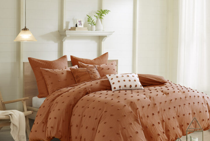 The Urban Habitat Brooklyn Cotton Jacquard Duvet Cover Set features small tufted chenille dots that create a fresh shabby chic look. This duvet cover set brings a soft and charming update to your bedroom