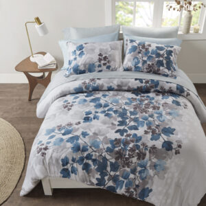 Breathe new life into your bedroom with this beautifully modern floral comforter set and bed sheets. A stunning blue