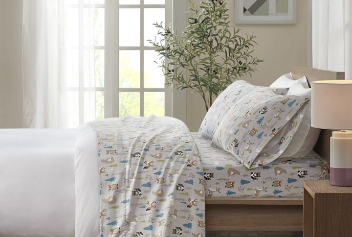 Keep warm and cozy with this ultra-soft cotton flannel sheet set