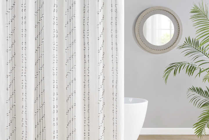 The INK+IVY Kara Cotton Jacquard Shower Curtain offers an eye-catching update to any bathroom décor. This 100% cotton shower curtain features a beautiful stripe jacquard detailing on a soft ground for a stylish and sophisticated touch