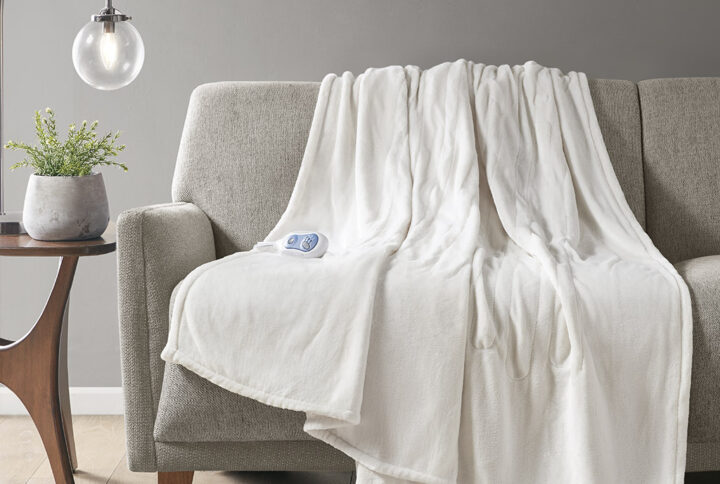 Our heated throw utilizes state of the art Secure Comfort heated technology that adjusts the temperature of your throw based on overall temperature