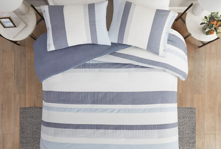 Refresh your bedroom with the casual charm of Madison Park’s Allegany 3 Piece Jacquard Duvet Cover Set. The jacquard duvet cover features a striped design