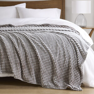 The back printed plush blanket is a perfect blend of traditional material with a modern design. Constructed of 100% polyester