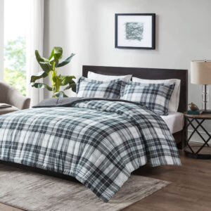 Sleep comfortably with the Madison Park Essentials Parkston 3M Scotchgard Down Alternative Comforter Mini Set. Sporting a cool plaid pattern