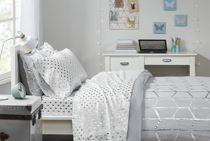 Add a touch of glam to your bedroom with the Intelligent Design Metallic Dot Printed Sheet Set. A metallic Ikat-style dot print is brilliantly displayed on the soft-hued fabric for a stunning modern look. Made from ultra-soft microfiber