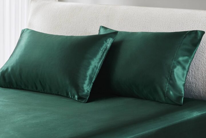 Fall asleep in smooth and luxurious comfort with our wrinkle-free satin pillowcases. These satin pillowcases are gentle on your skin and hair