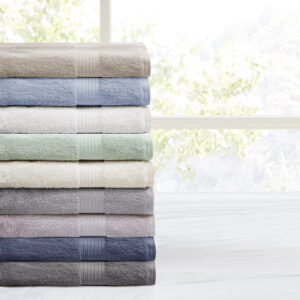 fresh touch to your bathroom decor. These 650gsm towels feature long staple GOTS certified organic yarns that are exceptionally soft and absorbent