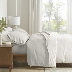 The Clean Spaces 300TC BCI Cotton 4PC Sheet Set with Z Hem offers a fresh comfort to update your bedroom. This solid sheet set features a 300 thread count that provides an ultra-soft finish and a deep pocket fits up to 18-inch deep mattress. The Z-style hem stitching adds a decorative touch