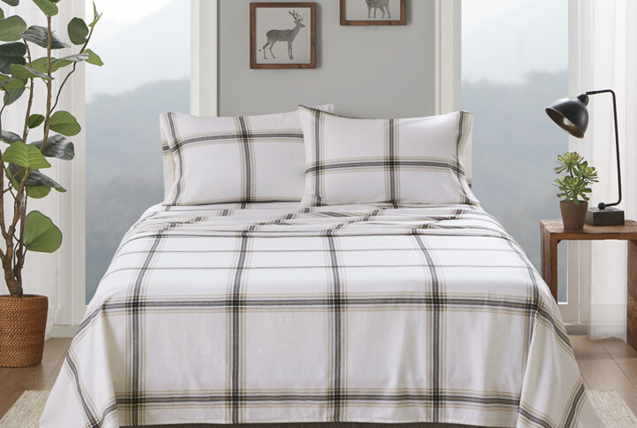 Stay warm and cozy through the night with this incredibly soft cotton flannel sheet set. Featuring fun novelty and classic prints