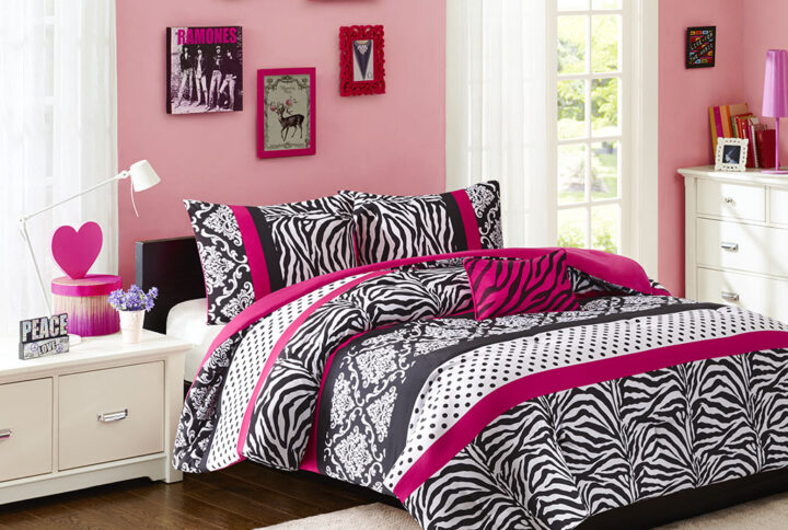 Make a statement in your bedroom with the spunky style of the Mi Zone Reagan Set. The comforter flaunts a striped motif of damask patterns