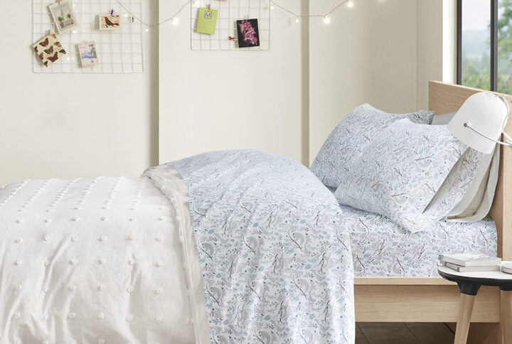 This warm cotton flannel sheet set features a fun novelty print to create a cute look with a comfortable feel. These sheets are also OEKO-TEX certified