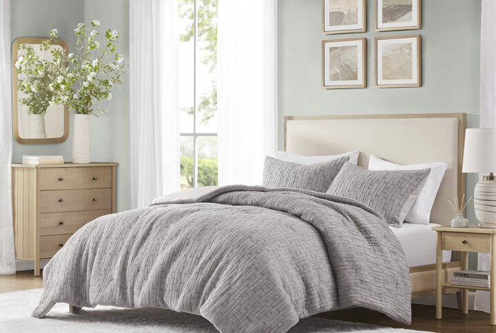 Sink into the perfect blend of comfort and luxury with our Chapel Hill Arlo Comforter Set.  With its intricate design and ultra-soft