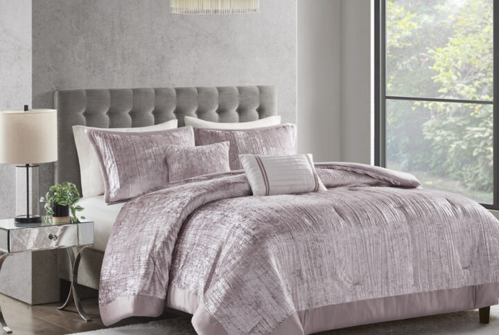 Give your bedroom a glamorous update with this luxurious crinkle velvet comforter set that exudes style and comfort. Crafted with a velvet face and microfiber back