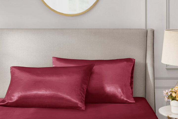 Fall asleep in smooth and luxurious comfort with our wrinkle-free satin pillowcases. These satin pillowcases are gentle on your skin and hair