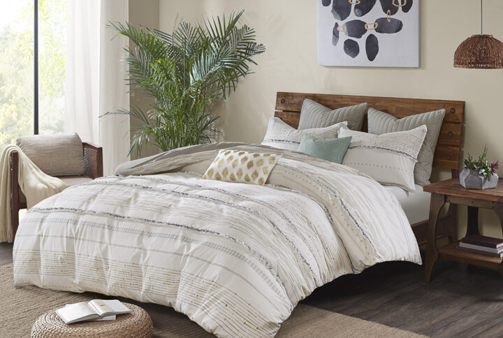 The INK+IVY Nea Cotton Printed Comforter Set with Trims offers a handsome update to your bedroom décor. A printed stripe pattern and rows of tassels