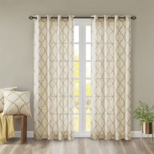 The Madison Park Saratoga Fret Print Panel is the perfect addition for a casual and stylish update to your home decor. This window panel features a trendy metallic gold fretwork on a soft beige ground