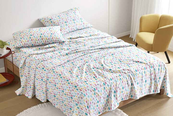 This warm cotton flannel sheet set features a fun novelty print to create a cute look with a comfortable feel. These sheets are also OEKO-TEX certified