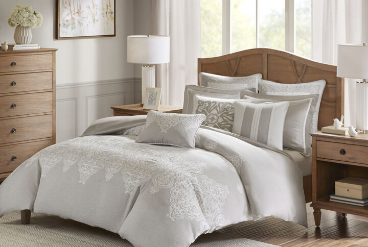 Madison Park Signature's Barely There 8 Piece Comforter Set provides a chic and charming update for the bedroom. Oversized and overfilled for maximum warmth and comfort