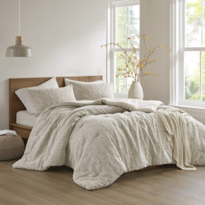 Experience effortless style with our Chapel Hill Harper Comforter Set. With its intricate design and luxurious feel