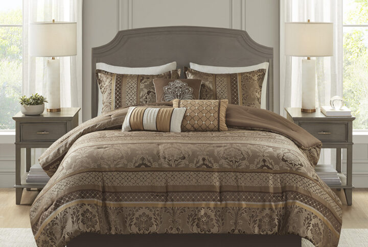 The Madison Park Bellagio 7 Piece Comforter Set offers a luxurious update to your room. Made from polyester jacquard