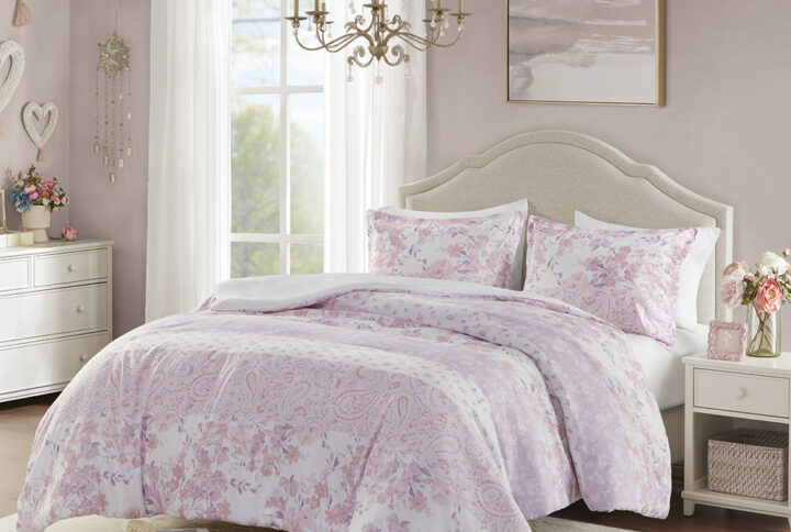 Bring some vintage charm to your bedroom with this romantic floral and paisley duvet cover set.  Coordinating shams (1 in Twin/Twin XL) pair perfectly with the duvet cover to complete the sweet and dreamy look. This machine washable bedding set is OEKO-TEX certified and also has an antimicrobial treatment that inhibits bacteria growth to keep the bedding fresher for longer. A button closure at the foot end allows you to place a padded insert within the duvet cover and internal corner ties prevent it from shifting. Inserts for duvet covers are sold separately.