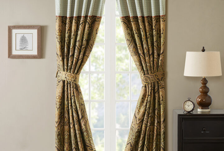 Hampton Hill Canovia Springs is a classic and traditional damask window panel which will be the perfect finishing touch to your bedroom. This luxurious window panel features an all over medallion damask jacquard design in rich colors of blue and soft brown in a unique weave to let the pattern shine. Finished with a rod pocket top for easy hanging