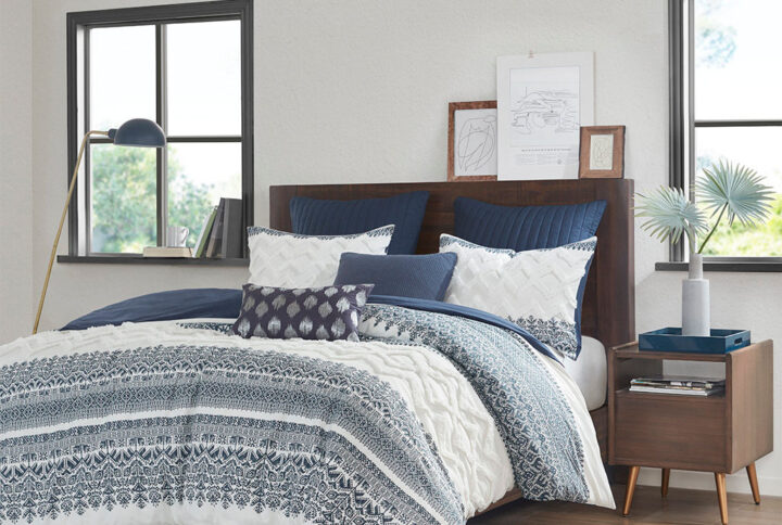 Transform your bedroom with the charming shabby chic allure of the INK+IVY Mila 3 Piece Cotton Duvet Cover Set with Chenille Tufting. The cotton duvet cover flaunts an updated navy botanic print