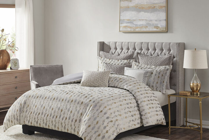 The Madison Park Signature Sanctuary Queen 8 Piece Comforter set offers a luxurious update to your bedroom decor. The oversized and overfilled jacquard comforter features all-over symmetric diamond shapes