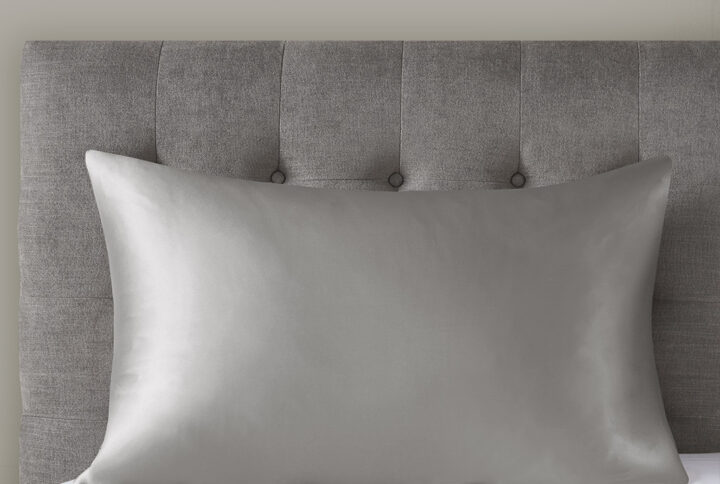 Add a touch of elegance to your bedding set with the Madison Park Silk Single Pillowcase. Made from 6A grade 25 momme