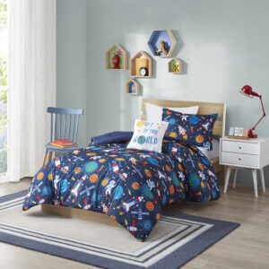 Blast off to dreamland with the Mi Zone Kids Jason Outer Space Comforter Set. The ultra-soft comforter and shams (1 in Twin/TwinXL) feature a fun space print with spaceships