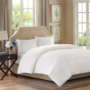 The Sleep Philosophy Benton All Season 2 in 1 Down Alternative Comforter is the perfect solution for year-round warmth and rich coziness. The functional and innovative temperature control design allows you to stay warm in the winter and cool during the summer. With 5 buttons on each side