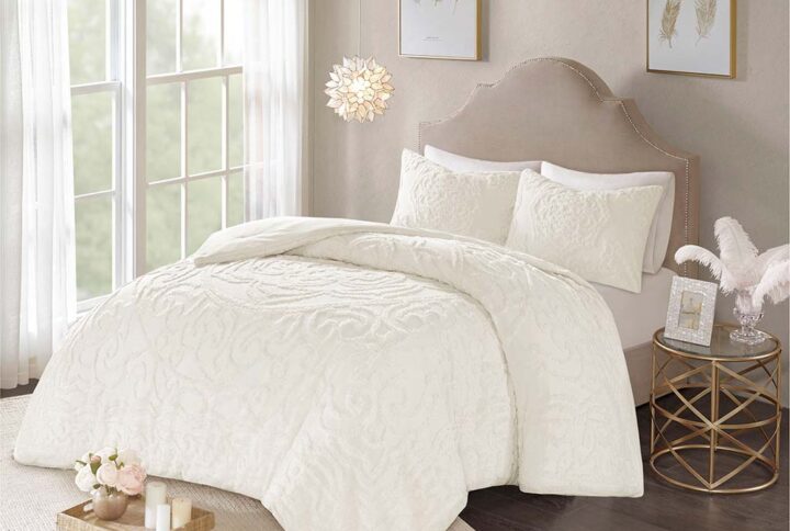 The Madison Park Laetitia Tufted Cotton Chenille Medallion Comforter Set provides an alluring shabby chic update to your bedroom. This globally inspired comforter features a 100% cotton face and reverse with a tufted chenille medallion centered on top of the bed. The 2 matching shams (1 in Twin/Twin XL) coordinate with the cotton comforter to complete the boho look. Perfect for all season use