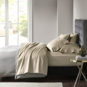 Snuggle up in luxury comfort every single night with these cotton blend polyester sateen sheets.  Made from 56% cotton and 44% polyester sateen