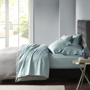 Snuggle up in luxury comfort every single night with these cotton blend polyester sateen sheets.  Made from 56% cotton and 44% polyester sateen