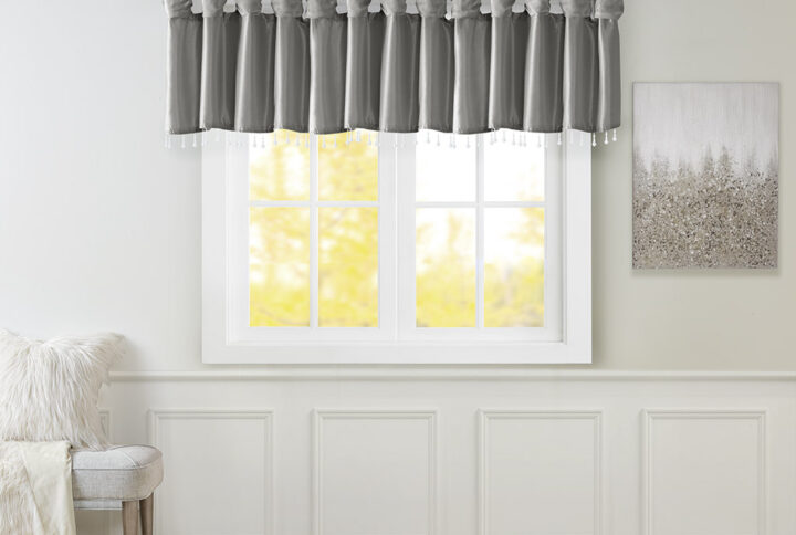 Give your home a decorator’s touch with the Madison Park Emilia Window Valance. Made from a faux silk fabric