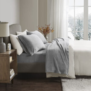 The True North by Sleep Philosophy Soloft Micro Plush Sheet Set offers the ultimate sleeping comfort with a soft and cozy finish to warm you up. Brushed on both sides