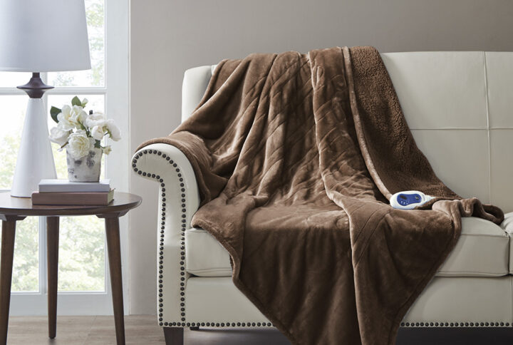 Immerse yourself in comfort in the BeautyRest Heated Microlight reverse to Berber Throw. This heated throw utilizes state of the art Secure Comfort technology that adjusts the temperature of your blanket based on overall temperature