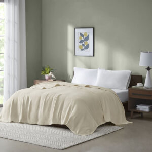 The Freshspun blanket features a classic basket weave pattern. Made from high quality first pick upland cotton