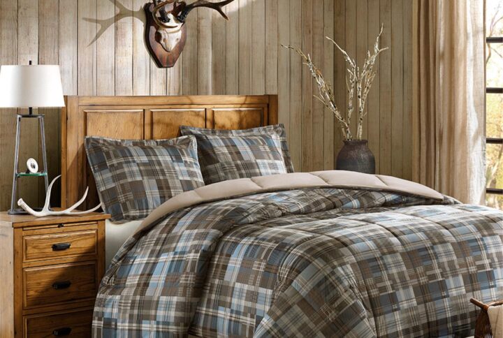 The Woolrich White River Down Alternative Comforter Mini Set is a classic and cozy update for your bedroom. This ultra-soft cozyspun comforter features a blue and brown plaid print with a chocolate brown reverse for a neutral touch. Softspun fabric is an alternative to flannel that is more durable and lightweight. Matching shams add dimension and charm to the bedding set