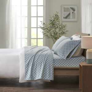 Keep warm and cozy with this ultra-soft cotton flannel sheet set