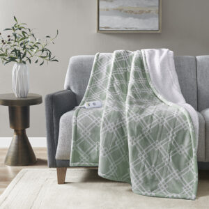 Make any space comfortably cozy with the Serta Printed Plush Heated Throw. This heated throw features an ultra-soft plush face with a geometric print that flips to a cozy sherpa reverse to create rich comfort and a casual look. A single controller has 5 heat settings to easily find your preferred comfort level and the 3 hour auto shut off timer ensures your safety. Machine washable