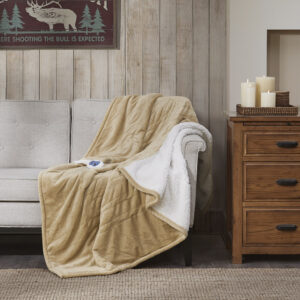 Immerse yourself in comfort in the Woolrich Heated plush to berber throw. This heated throw utilizes state of the art Secure Comfort heated technology featuring 3 heat settings that adjusts the temperature of your blanket based on overall temperature