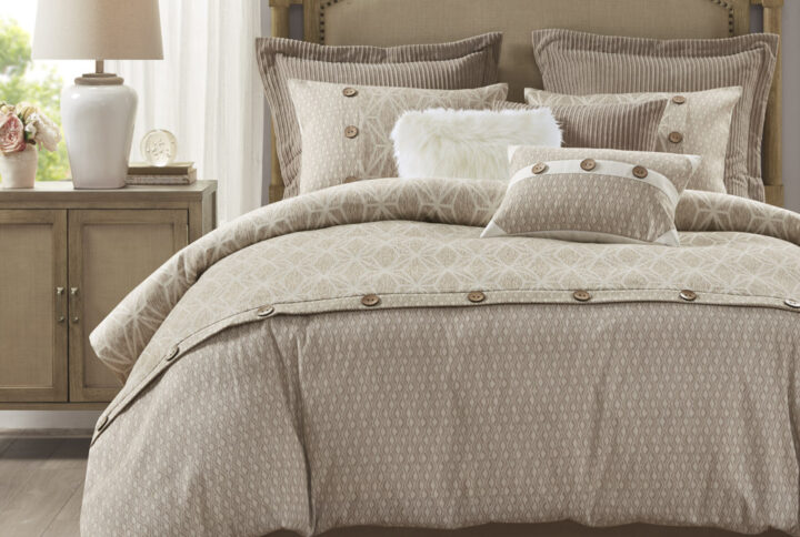 Elevate your bedroom with luxurious style of the Madison Park Signature Grace Geometric Jacquard Comforter Set. This oversized jacquard comforter features 2 geometric patterns